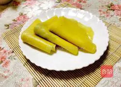 Illustration of how to make egg cake skin 8