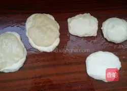 Sugar oil cake.Illustration of how to make it 2