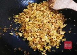 Illustration of how to make fried eggs with sour wild rice seeds 8