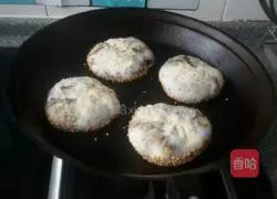 Black Illustration of how to make sesame sesame pancakes 6