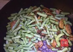 Illustration of how to make fried beans, fried meat and steamed noodles 5