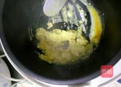 Illustration of how to make egg fried rice in rice cooker 5