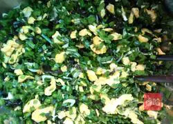 Illustration of how to make leek and egg pie 6