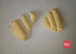Illustration of how to make pumpkin lotus steamed buns 8