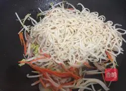 Illustration of how to make fried noodles 11