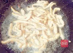 Illustration of how to make breakfast hot pepper shredded pork burrito 8