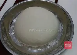 Illustration of how to make green bean and pork buns 2