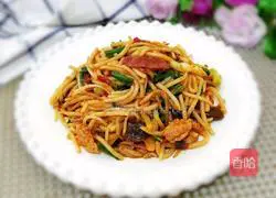 Illustration of how to make fried rice noodles with bean paste 9