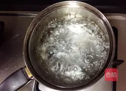 Illustration of how to make clear soup, vegetable and meat wontons 3