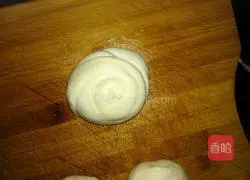 Illustration of how to make curry beef patties 9