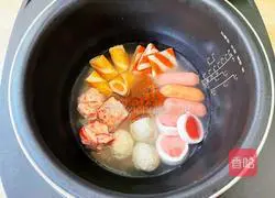Hot pot Illustration of how to make braised rice with base ingredients 3