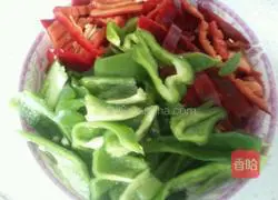 Illustration of how to make couple's set meal (double pepper noodles) 2