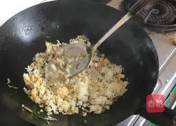 Illustration of how to make egg fried rice 4