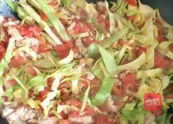 Illustration of how to make egg, tomato and meat minced noodles 10