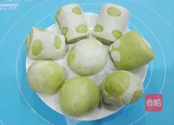 Illustration of how to make spinach steamed buns 10