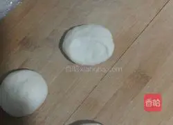 Illustration of how to make golden meat waffles 4