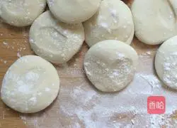 Illustration of how to make sparerib dumplings 8