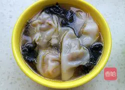 Illustration of how to make pork and carrot wontons 14