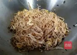 Illustration of Laoganma's Egg Fried Noodles 9