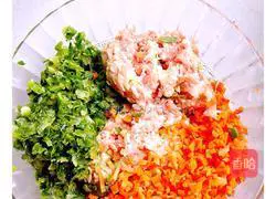 Illustration of how to make three fresh wontons 1