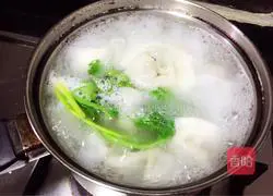 Illustration of how to make vegetable and meat wontons in clear soup 6