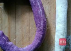 Illustration of how to make two-color purple potato flower steamed buns 7