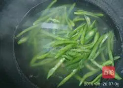 Illustration of how to make fried beans and noodles 3