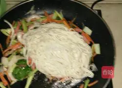 Illustration of how to make colorful fried noodles 5