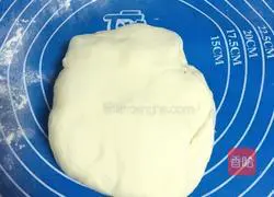 Illustration of how to make steamed buns with bean paste stuffing 1