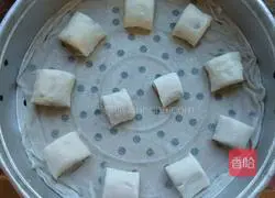 Illustration of how to make cocoa two-color steamed buns 20