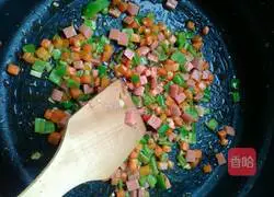 Illustration of how to make colorful fried rice 5