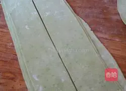 Illustration of how to make wonton wrappers 4