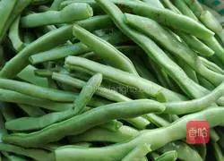 Illustration of making dumplings with mutton and beans stuffing 2