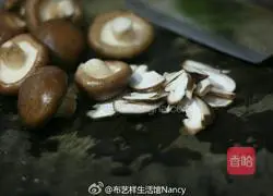 Illustration of how to make leek and egg dumplings 3