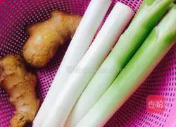 Illustration of how to make mushroom and pork dumplings 2