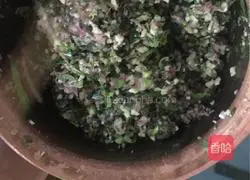 Pork and chives Illustration of making mushroom dumplings 3