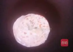 Illustration of how to make scallion pancakes 7