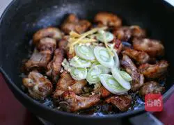 Illustration of how to make braised pork ribs with rice 8