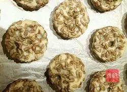 Illustration of how to make nut pancakes 10