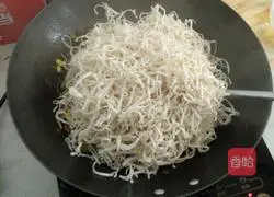 Illustration of how to make shredded pork noodles 5