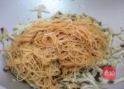 Illustration of how to make fried noodles 8