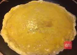 Illustration of how to make ham sausage and egg burritos 5