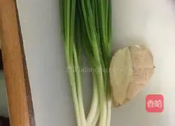 Illustration of how to make dumplings stuffed with mushrooms, green vegetables and pork 2