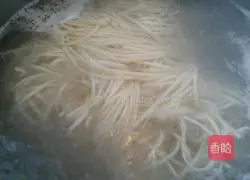 Illustration of how to make bacon and egg fried noodles 2