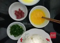 Illustration of how to make golden fried rice 1