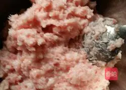 Illustration of how to make carrot, lotus root and pork dumplings 3