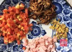 Mushrooms Illustration of how to make red rice fried rice 1