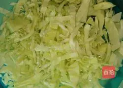 Illustration of how to make fried diced steamed buns with cabbage 2