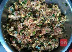 Illustration of how to make carrot and vermicelli wontons 4