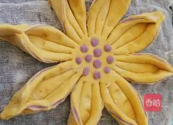 Illustration of how to make fancy steamed buns to welcome the New Year 15